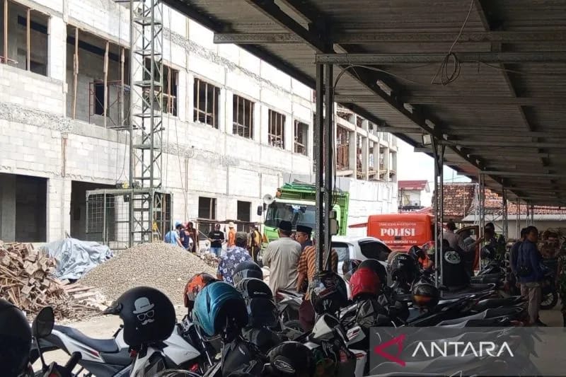 Lift Crane Proyek di Blora Jatuh Empat Orang Meninggal