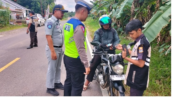 Tingkatkan Kepatuhan Registrasi Kendaraan Bermotor Jasa Raharja Bersama Samsat Kuala Tungkal Gelar Razia