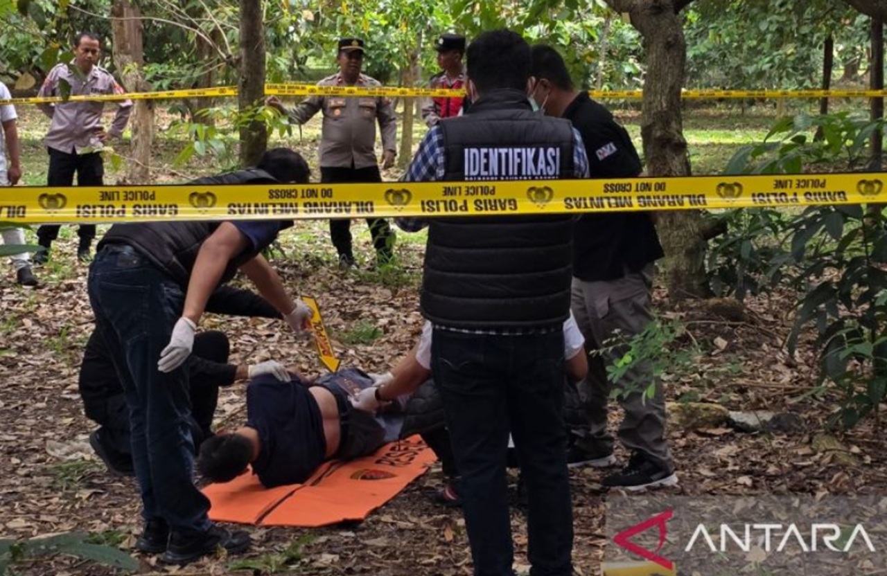 Harusnya Terbang ke China Naik Pesawat Garuda, WNA Ini Malah Ditemukan Tergantung di Taman Bandara Soetta