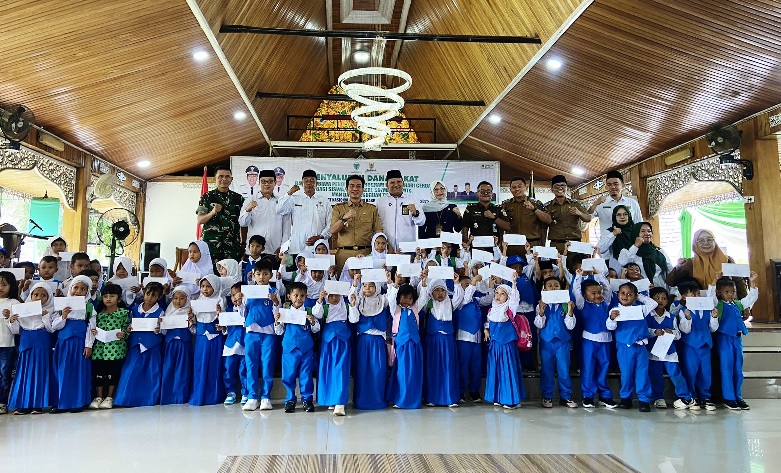 Wujudkan Batang Hari Cerdas, Pemkab dan Baznas Salurkan Zakat Pendidikan ke 7.095 Orang Penerima