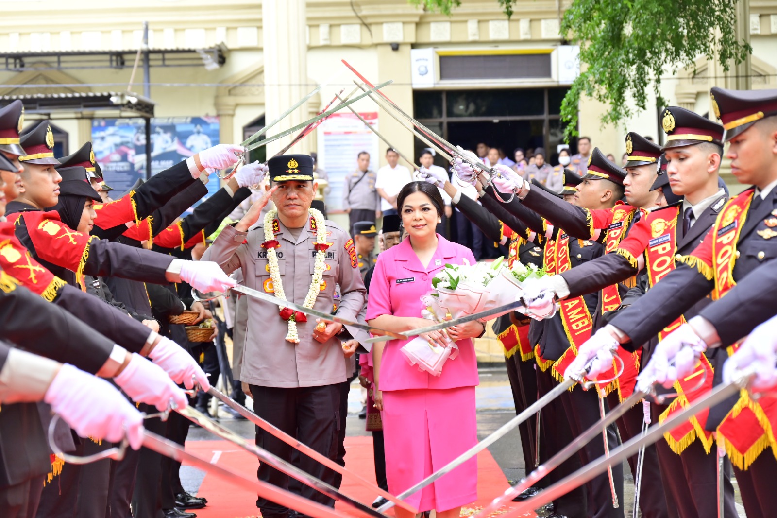 Tradisi Adat dan Pedang Pora Warnai Penyambutan Irjen Pol Krisno H Siregar