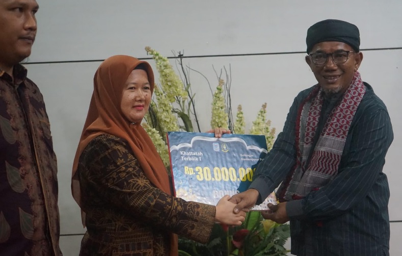 Pj Bupati Merangin Serahkan Bonus Khafilah MTQ ke-53 Tingkat Provinsi Jambi