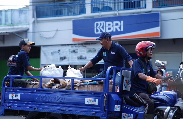 Gerakan Anti Sampah di Pasar Banjar Jawa Barat, BRI Peduli Bantu Kurangi Limbah Pasar1.500 Kg/Bulan