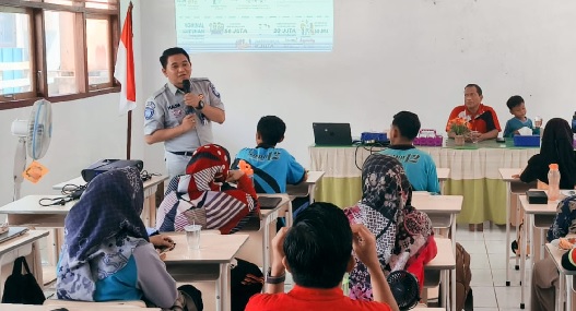 Jasa Raharja Bersama Pengajar Peduli Keselamatan Lalu Lintas SMA Negeri 12 Geragai Kampanye Safety Campaign