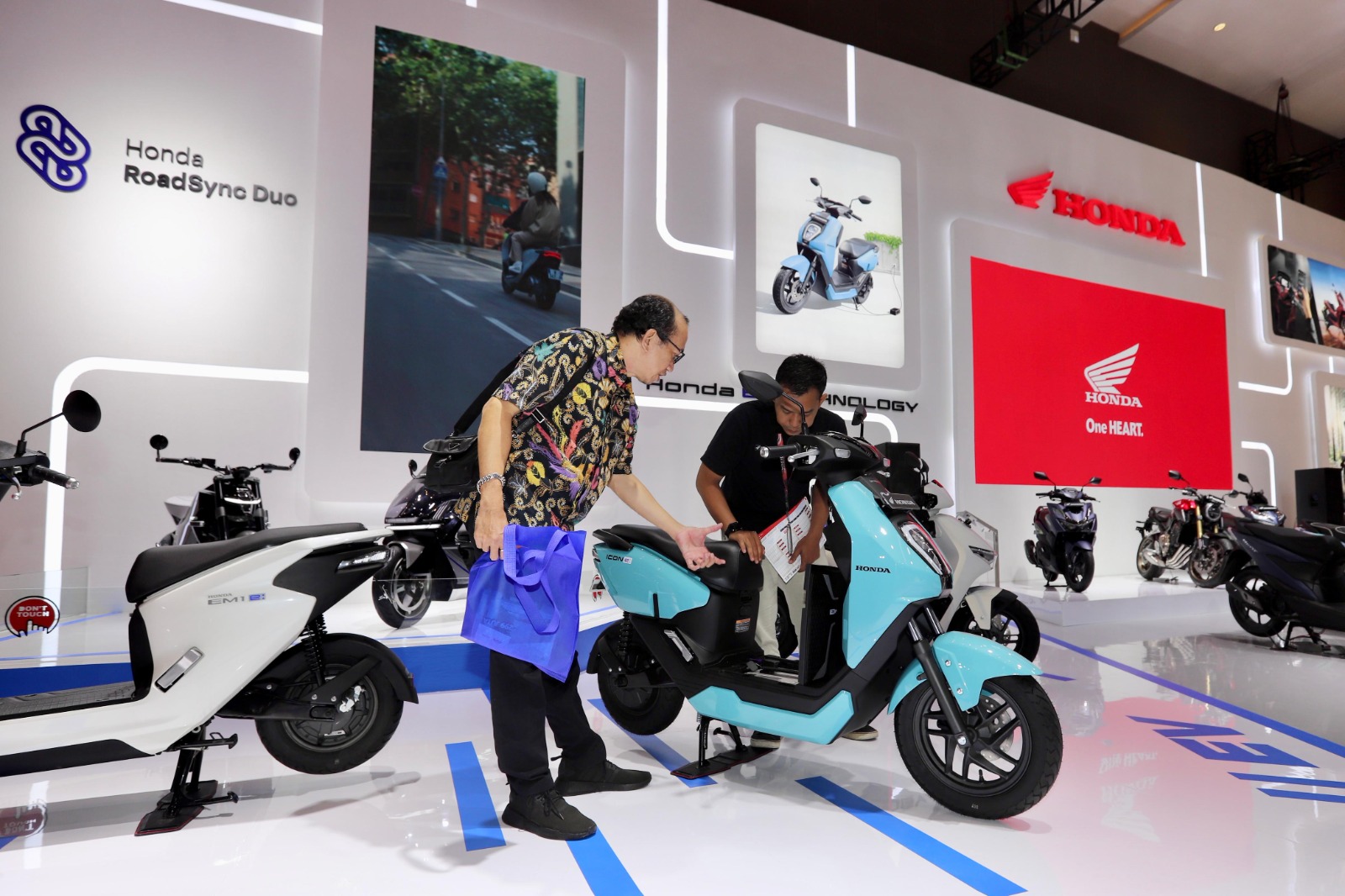 Kecanggihan Honda PCX 160 RoadSync dan Motor Listrik Futuristik di IIMS 2025