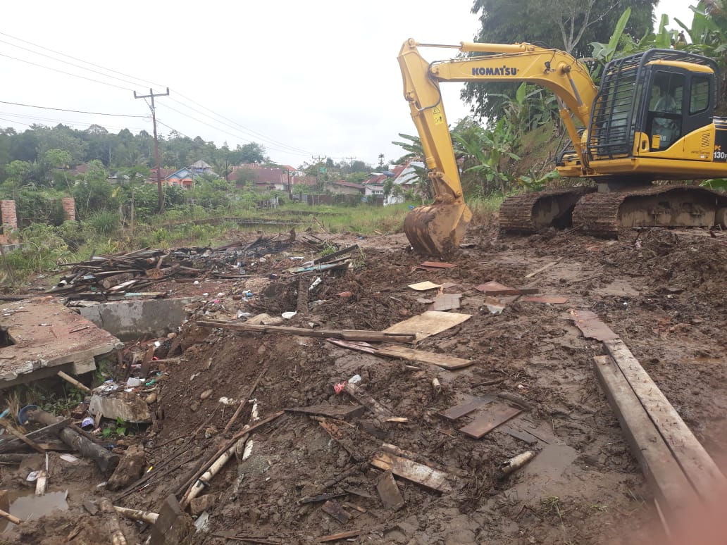 Sudah Seminggu Longsor Tutup Irigasi di Penawar, Warga Empat Desa tak Bisa ke Sawah