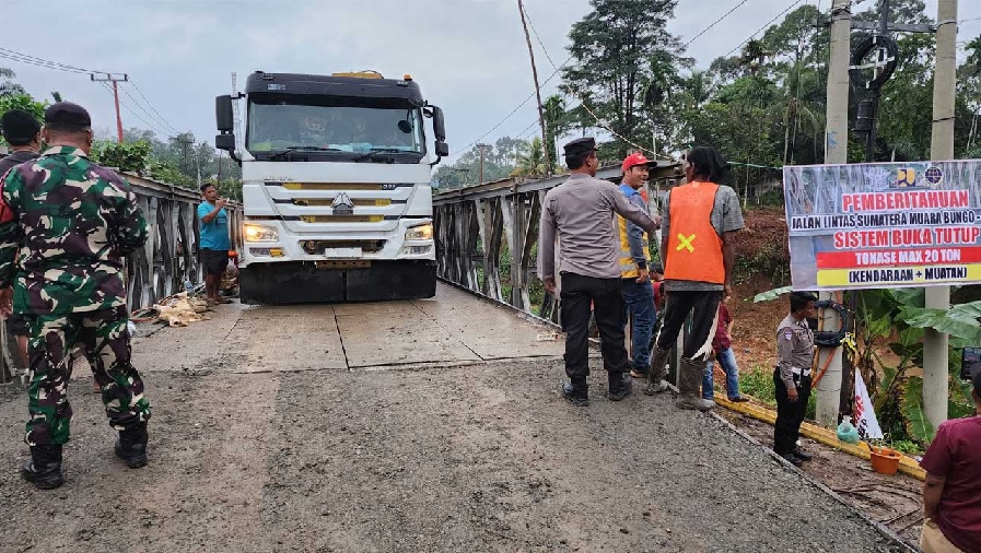 Jembatan Bailey Bungo Aman Dilalui Kendaraan 20 ton