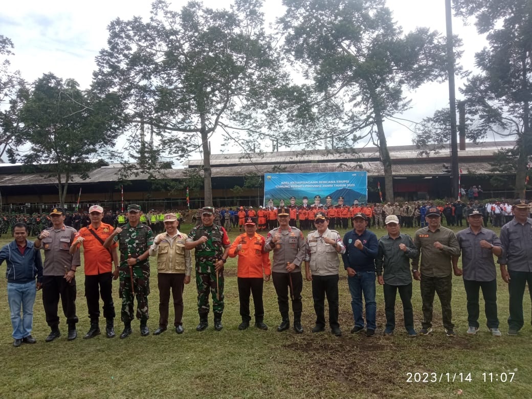 Gubernur Haris Pimpin Apel Kesiapsiagaan Bencana Erupsi Gunung Kerinci, 15 Ribu Masker Dibagikan