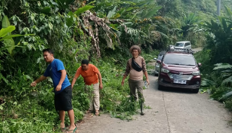 Apresiasi Gotong Royong Masyarakat di Jalan Multiyears Batang Asai, Kadis PUPR Muzakir: Pemeliharaan Giliran 