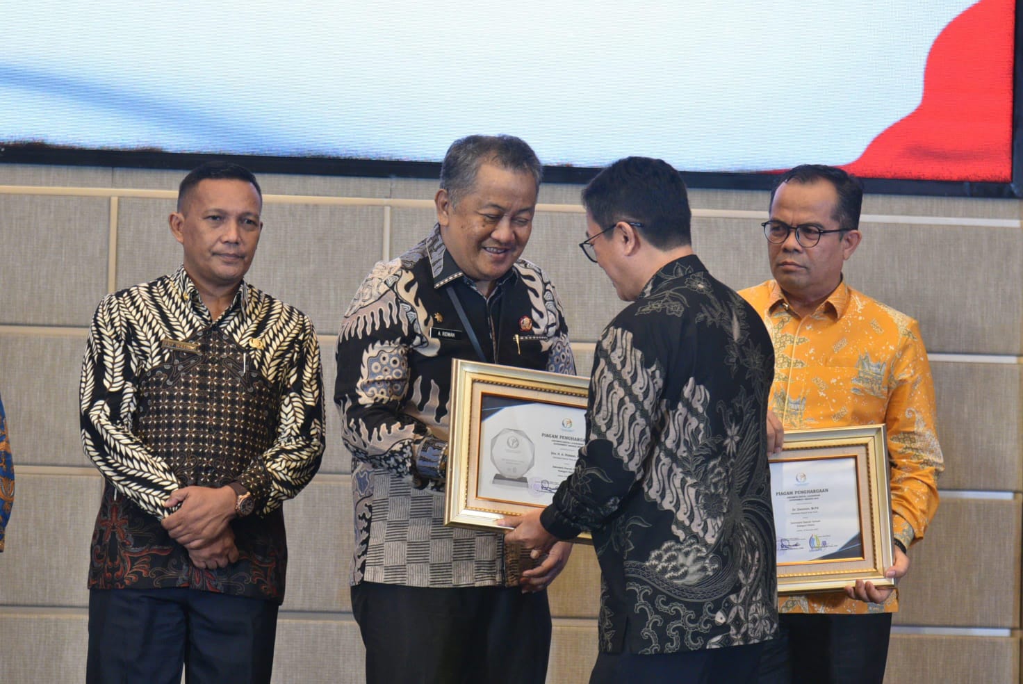 Sekda A Ridwan Raih Penghargaan di Ajang ADGLA 2025