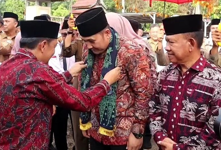 Begitu Masuk Merangin, Bupati H M Syukur Disambut Secara Adat