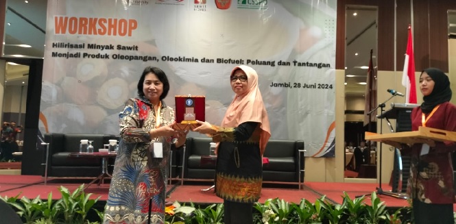 Hilirisasi Minyak Sawit Menjadi Produk Oleopangan, Oleokimia dan Biofuel serta Peluang hingga Tantangannya