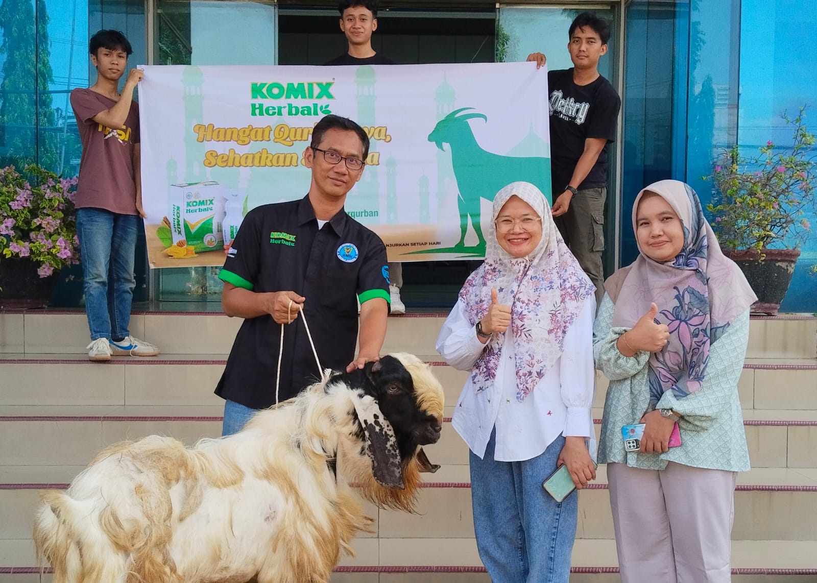 Hangatnya Idul Adha 2025 Komix Herbal & Jambi Ekspres Berbagi dan Sehatkan Sesama 