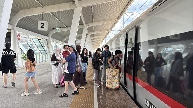 Solusi Liburan Sekolah Anti Macet, Whoosh Rute Pendek Cuma Rp75 Ribu