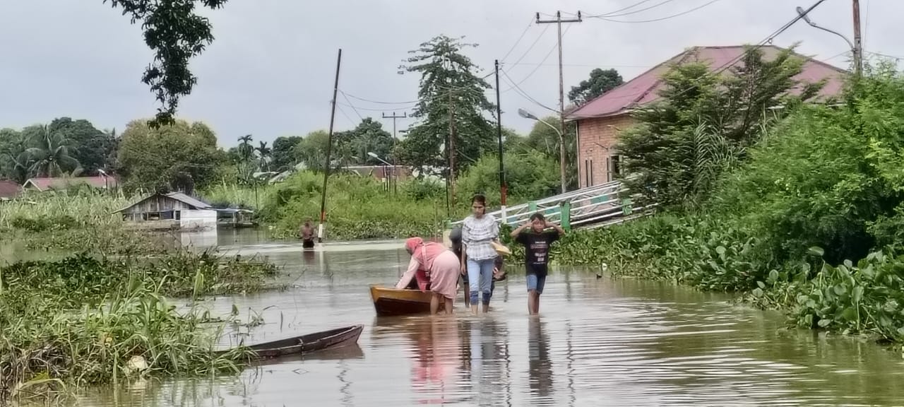 Selalu Banjir Saat Hujan, Dewan Desak PUPR Tinggikan Jalan Kawasan Legok