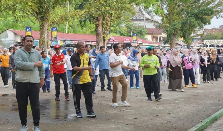Bupati Merangin H M Syukur Pimpin Senam Jumat Sehat di RTH Pasar Bawah