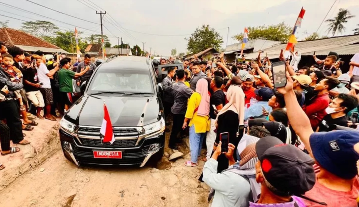 Dari Tebo ke Bungo Presiden Jokowi Naik Mobil