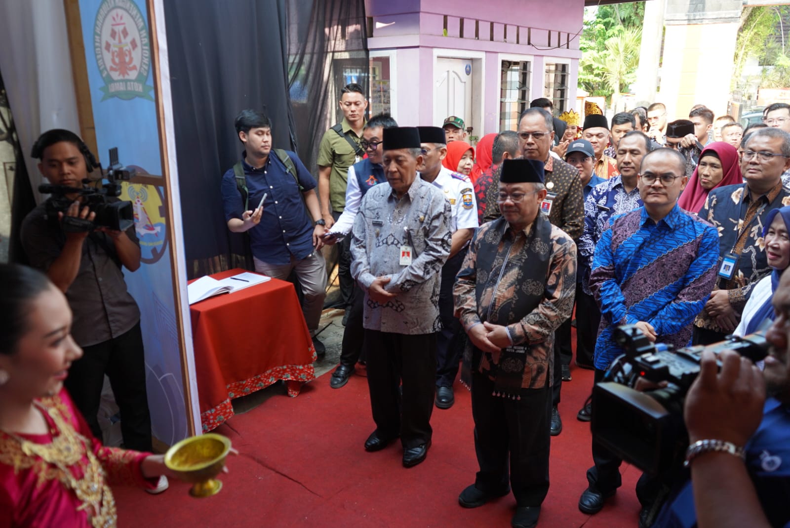 Wagub Sani Dampingi Mendikdasmen Abdul Mu'ti Resmikan BLUD SMK Negeri 