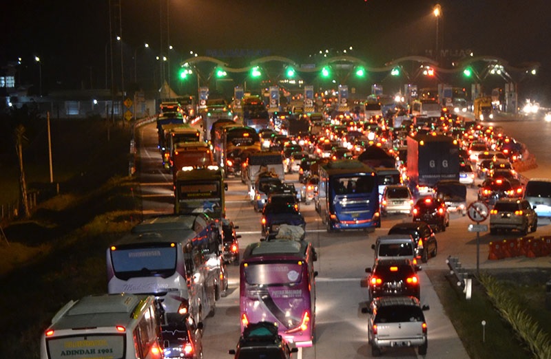 Hadapi Pemudik 123,8 Juta Orang, Menhub Bahas Lonjakan di Tol Cikampek-Cipali