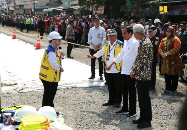 Presiden Jokowi Tinjau Penanganan Jalan Daerah di Kabupaten Sragen