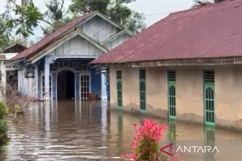 Pemkot Bengkulu Dirikan Tenda Pengungsian Bagi Warga Terdampak Banjir
