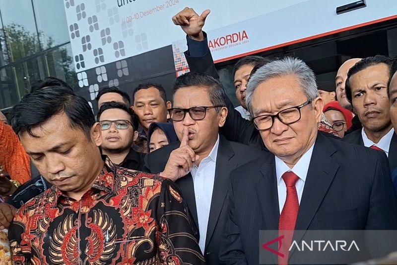 Diperiksa KPK 3,5 Jam, Hasto Didampingi Dua Kuasa Hukum