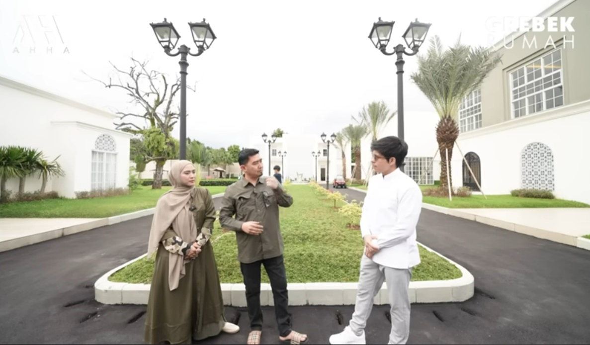 Tahun 2020 Masih Jual Sarung Kini Ustadz Solmed Punya Rumah Mewah Ada Pom Bensinnya