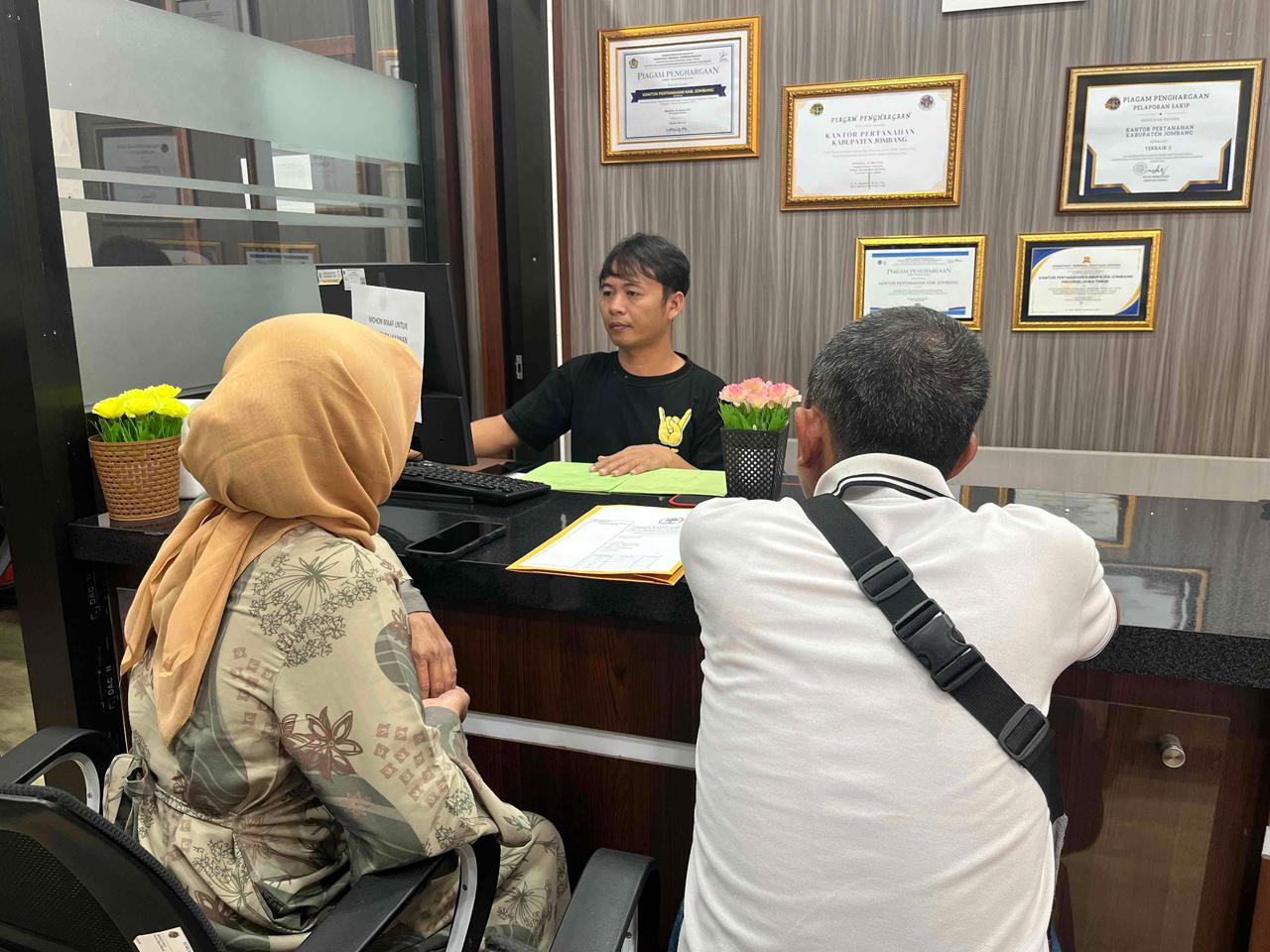 Cerita Masyarakat yang Manfaatkan Layanan Pertanahan Terbatas di Libur Idulfitri