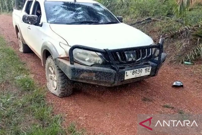 WNA Asal China Serang Prajurit TNI, Satu Unit Mobil dan Satu Motor Dirusak