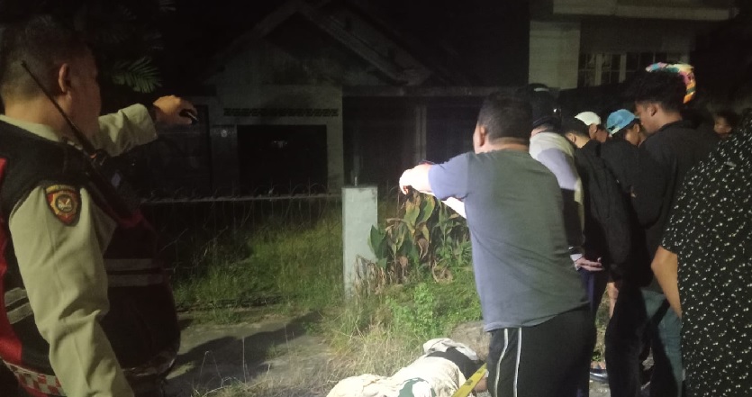 BREAKING NEWS: Geger Penemuan Mayat Laki-laki Tanpa Identitas di Pinggir Jalan 