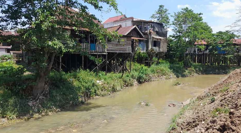 Rumah Warga di Kecamatan Pasar-Kota Jambi Terancam Ambruk