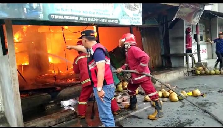 Dua Rumah dan Enam Outlet di Jalan Soemantri Dilalap Si Jago Merah, Api Diduga Muncul dari Es Teh Indonesia 