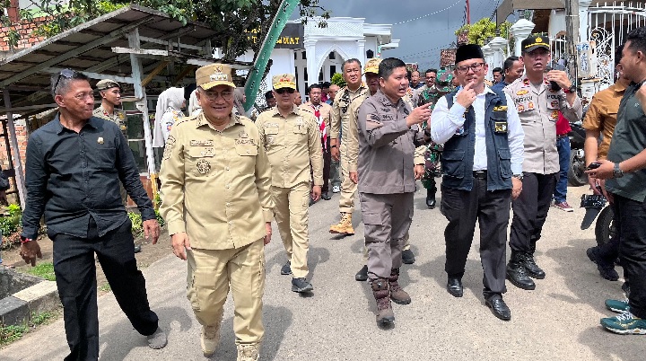 Tinjau Pilkate di RT 14 Kenali Asam, Walikota Maulana Santap Siang Bersama Warga