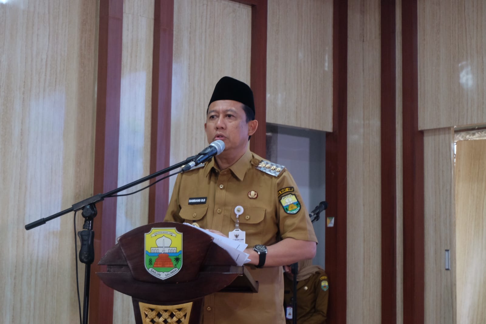 Bupati Ajak Warga Kibarkan Bendera Merah Putih Selama Agustus