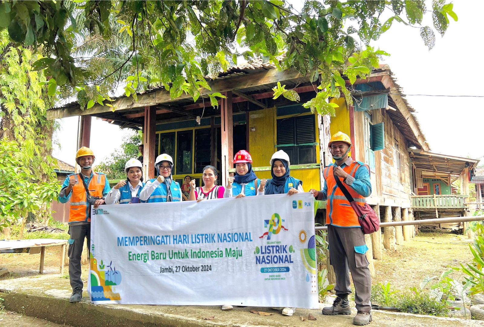 PLN ULP Seberang Kota Berikan Sambungan Listrik Gratis kepada Warga dalam Rangka Hari Listrik Nasional