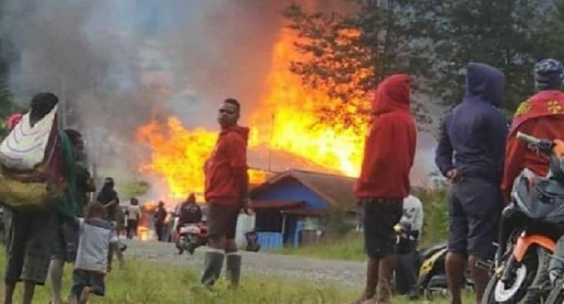 KKB Papua Makin Gila, Bakar 5 Rumah Warga 200 Meter dari Kediaman Bupati