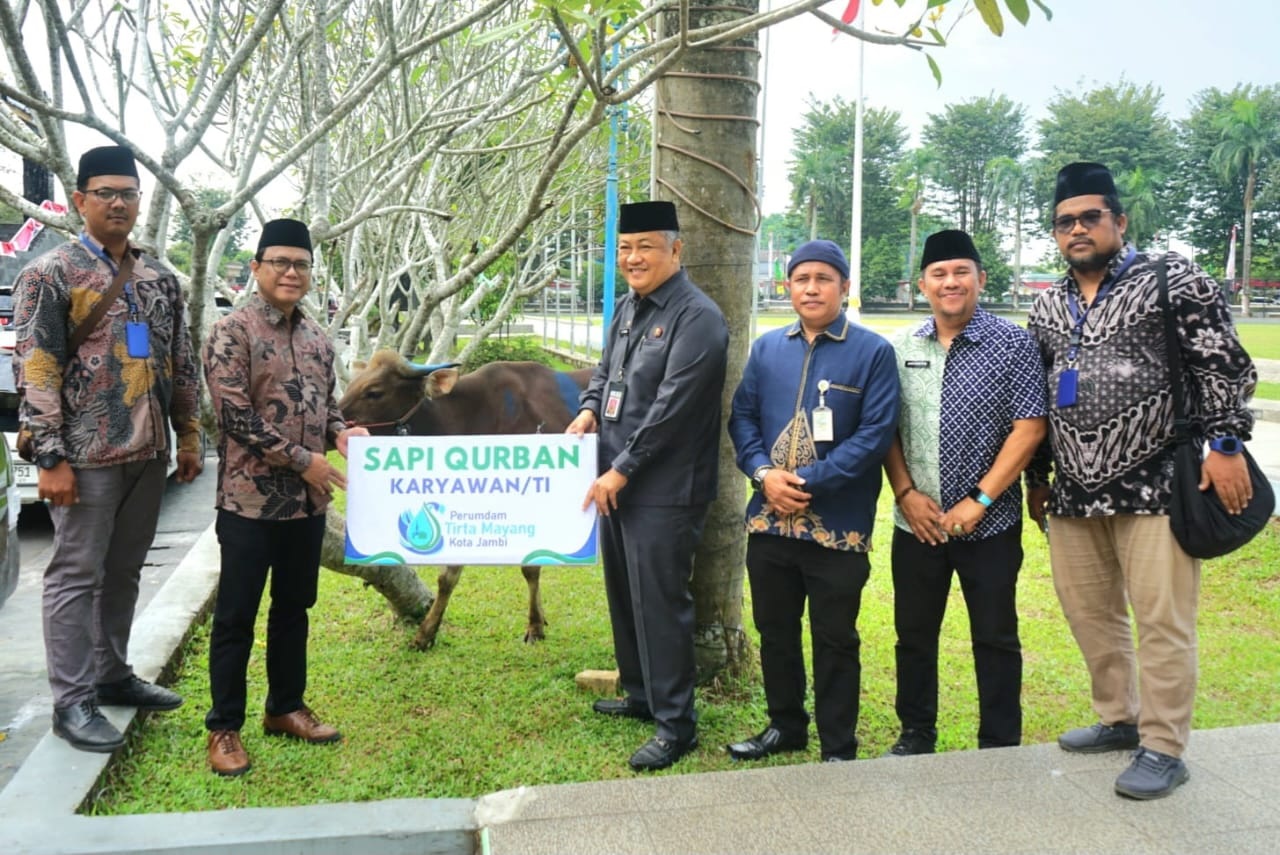 Perumda Tirta Mayang Distribusikan 22 Ekor Sapi Kurban Pada Idul Adha 1446 H