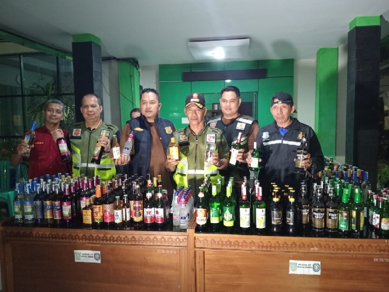 Satpol-PP Kota Jambi Amankan Ratusan Botol Mihol dari Sejumlah Toko Kelontong 