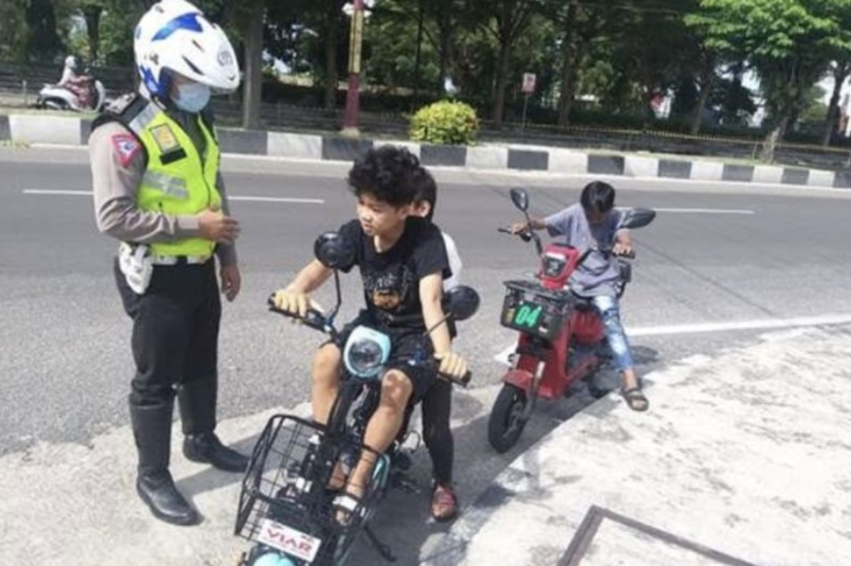 Pantaskah Anak ke Sekolah Naik Sepeda Listrik? Ini Kata Psikolog Anak dari Kampus UI