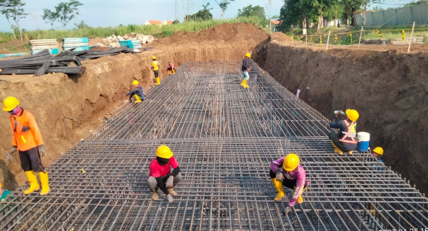  Jalan Tol Probolinggo-Besuki Seksi 3 Paiton-Besuki Mulai Membelah Bukit Binor