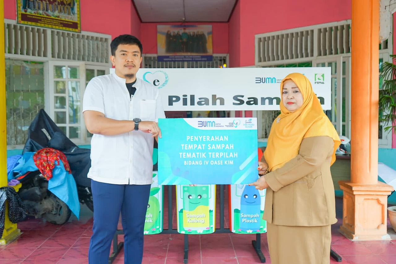 OASE KIM Bersama PTPN VI Serahkan Bantuan 20 Set Tong Sampah Tematik