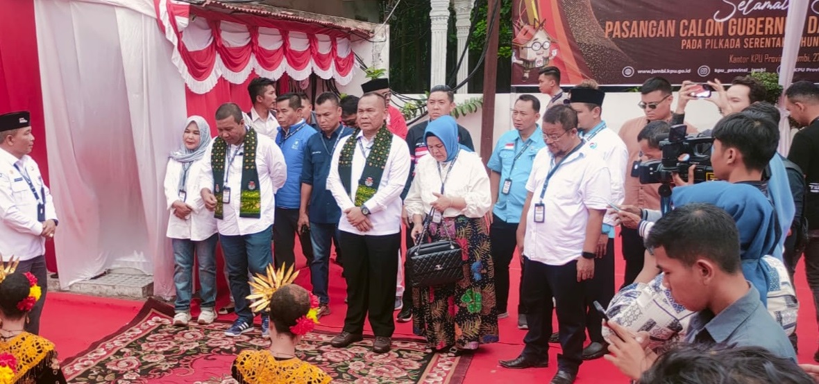 Kader Dan Pengurus PAN Dampingi Romi-Sudirman Mendaftar di KPU Provinsi Jambi