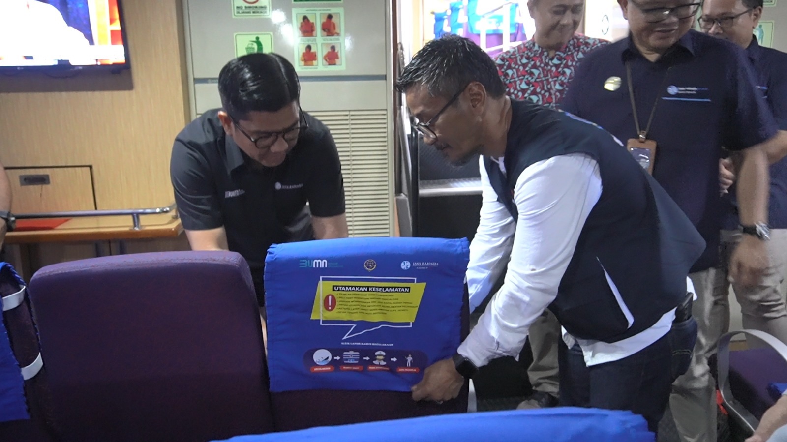 Serahkan Bantuan Cover Seat Berisi Pesan Keselamatan Jadi Upaya Jasa Raharja