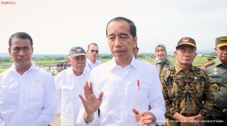 Kata Pak Presiden Jokowi  Beli Pupuk Petani Bisa Gunakan KTP