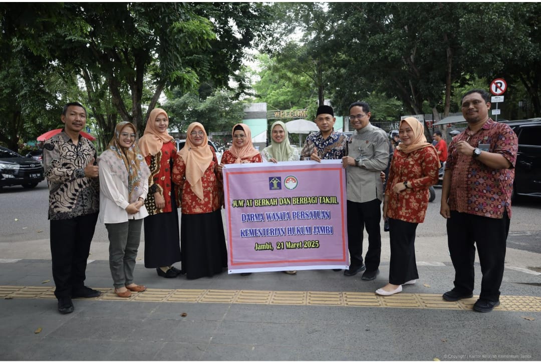 Berbagi Berkah Ramadhan, Kanwil Kemenkum Jambi Bagikan Sembako dan Takjil Gratis