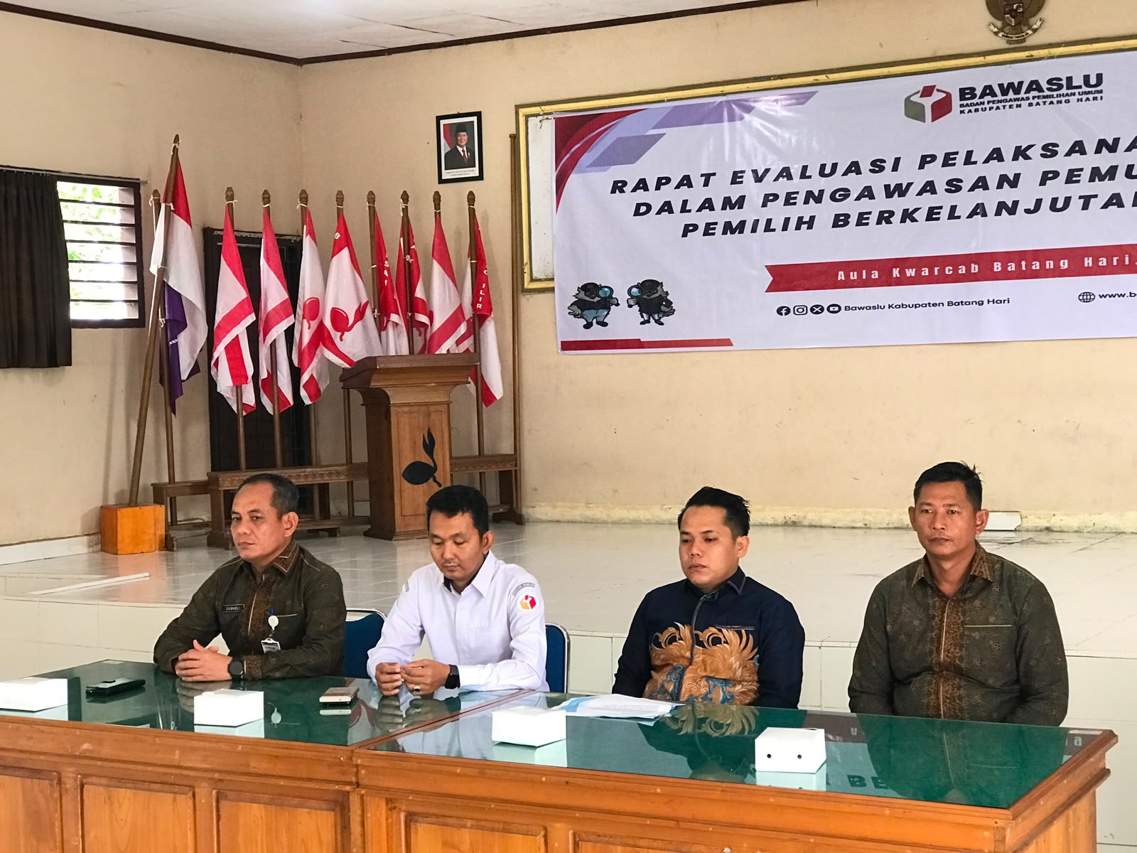Bawaslu Batang Hari Gelar Evaluasi Pengawasan Pemutakhiran Data Pemilih