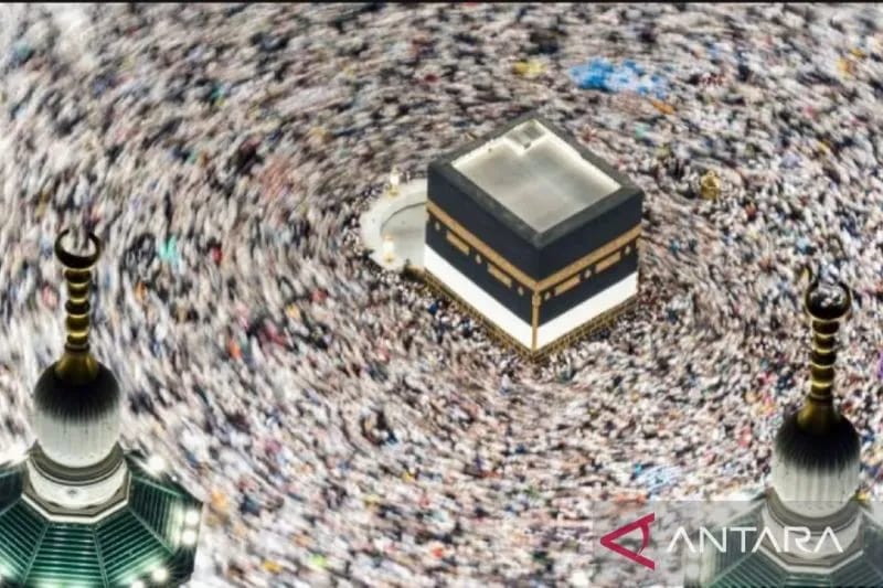 Jemaah Haji Berpamitan Dengan Tawaf Wada dan Doa di Masjidil Haram
