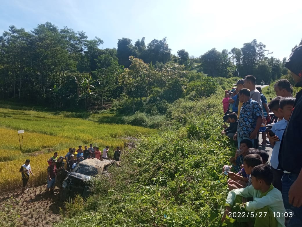 BREAKING NEWS, Mobil Travel Terjun ke Jurang di Kerinci