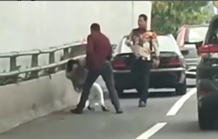 Video Viral Pemukulan Di Tol Pelaku Sudah Diamankan