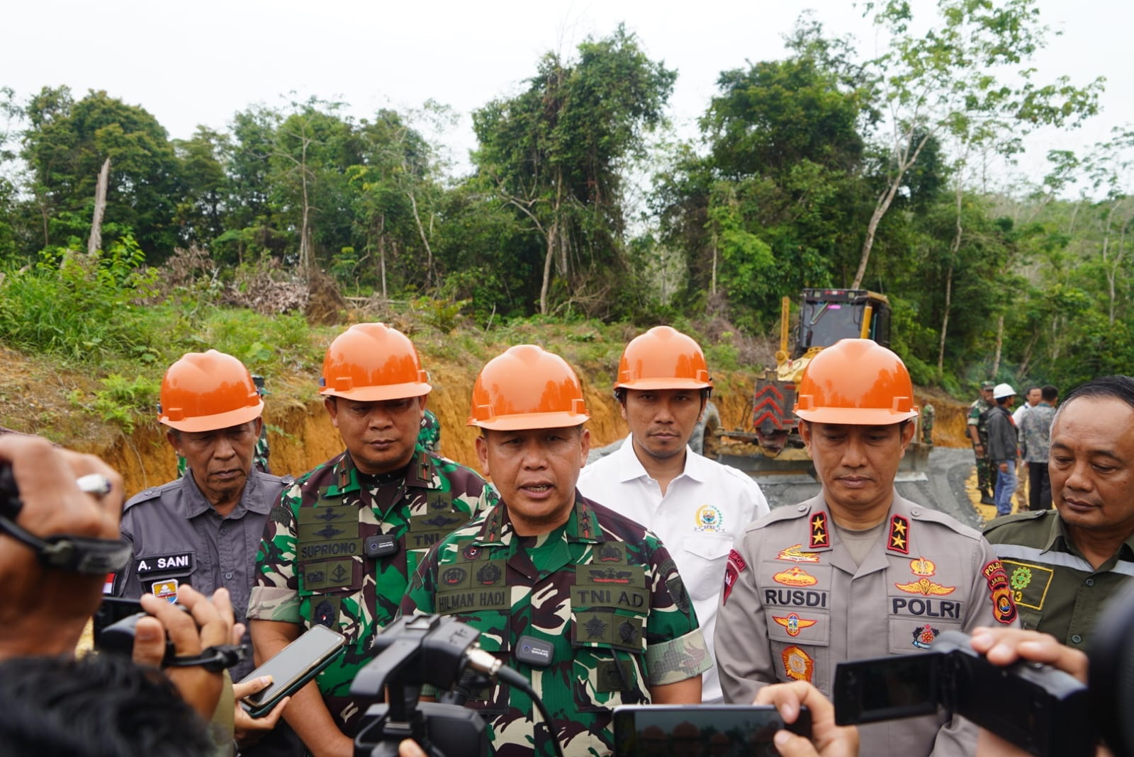 Pangdam II/Sriwijaya Tinjau Langsung Karya Bakti TNI Korem 042/Gapu di Batanghari